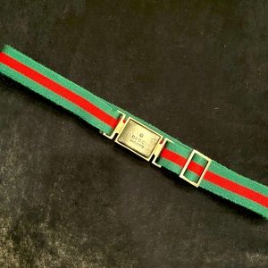 GUCCI latch belt. Good condition. authentic!